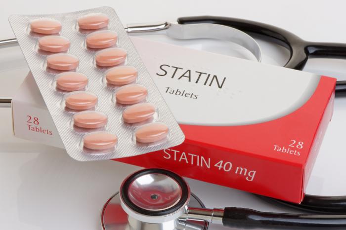 a pack of statins and a stethoscope